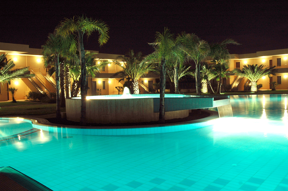 Resort_by_night_5